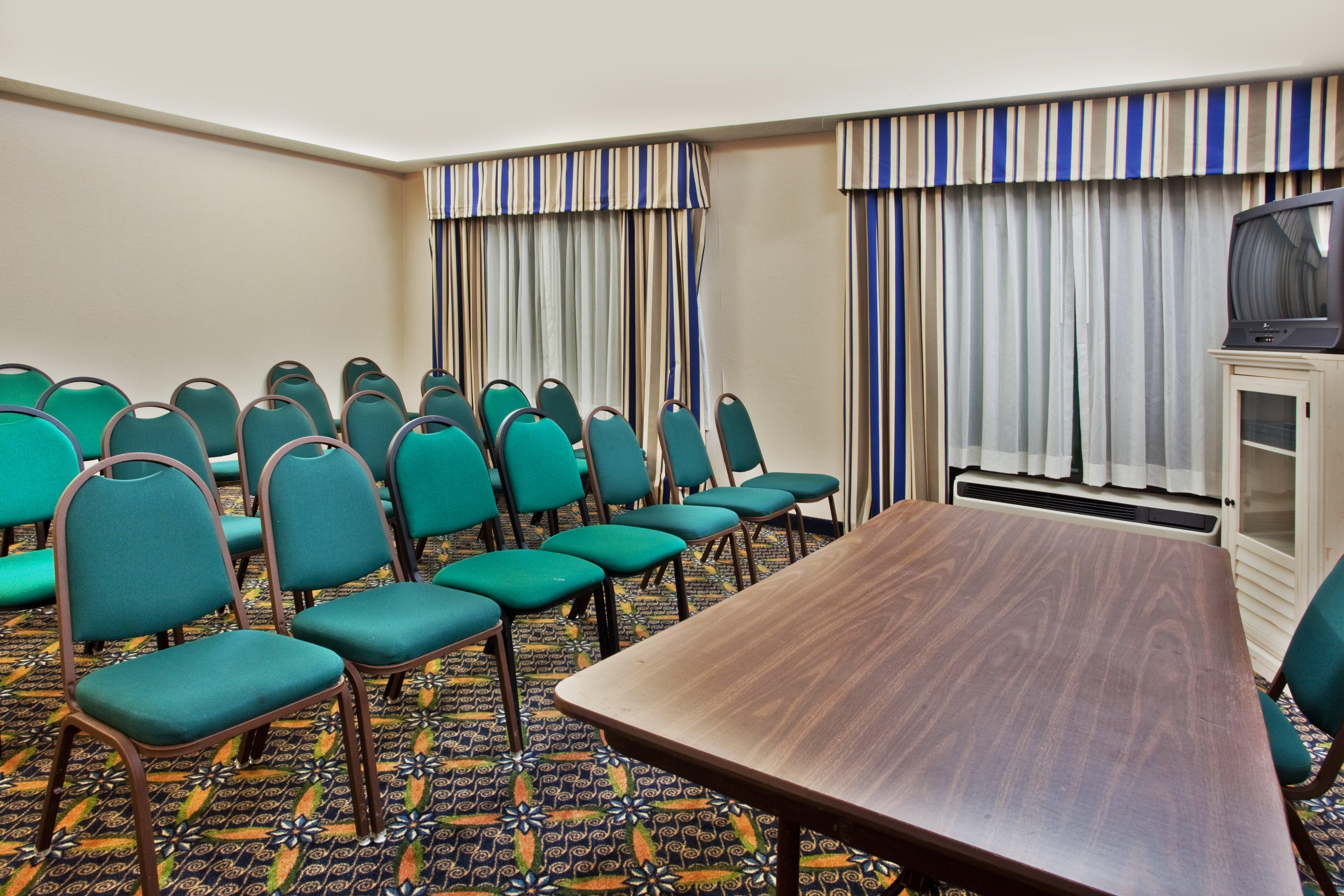 Holiday Inn Express Hotel & Suites Lawrenceville By Ihg Buitenkant foto