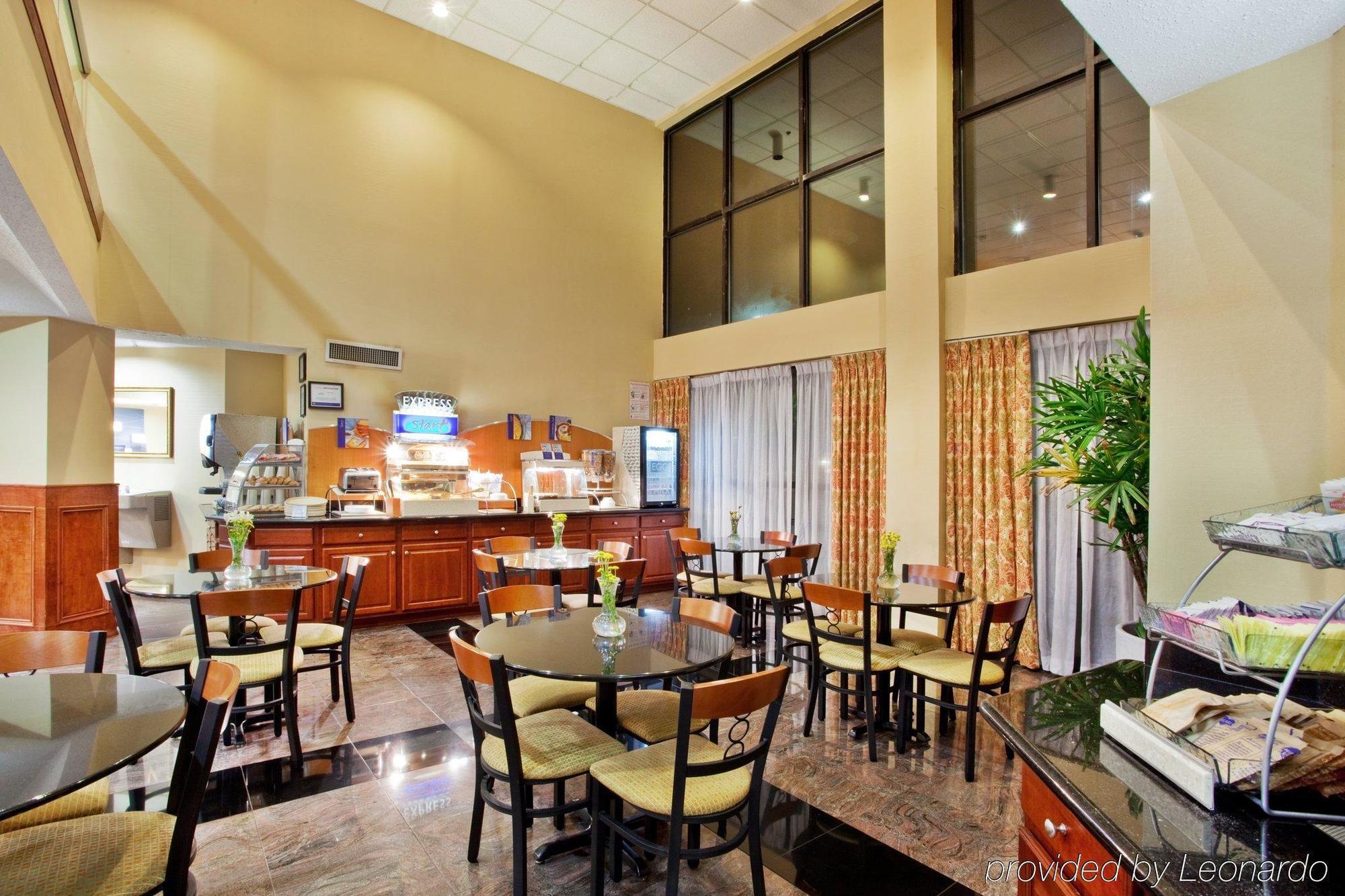 Holiday Inn Express Hotel & Suites Lawrenceville By Ihg Buitenkant foto