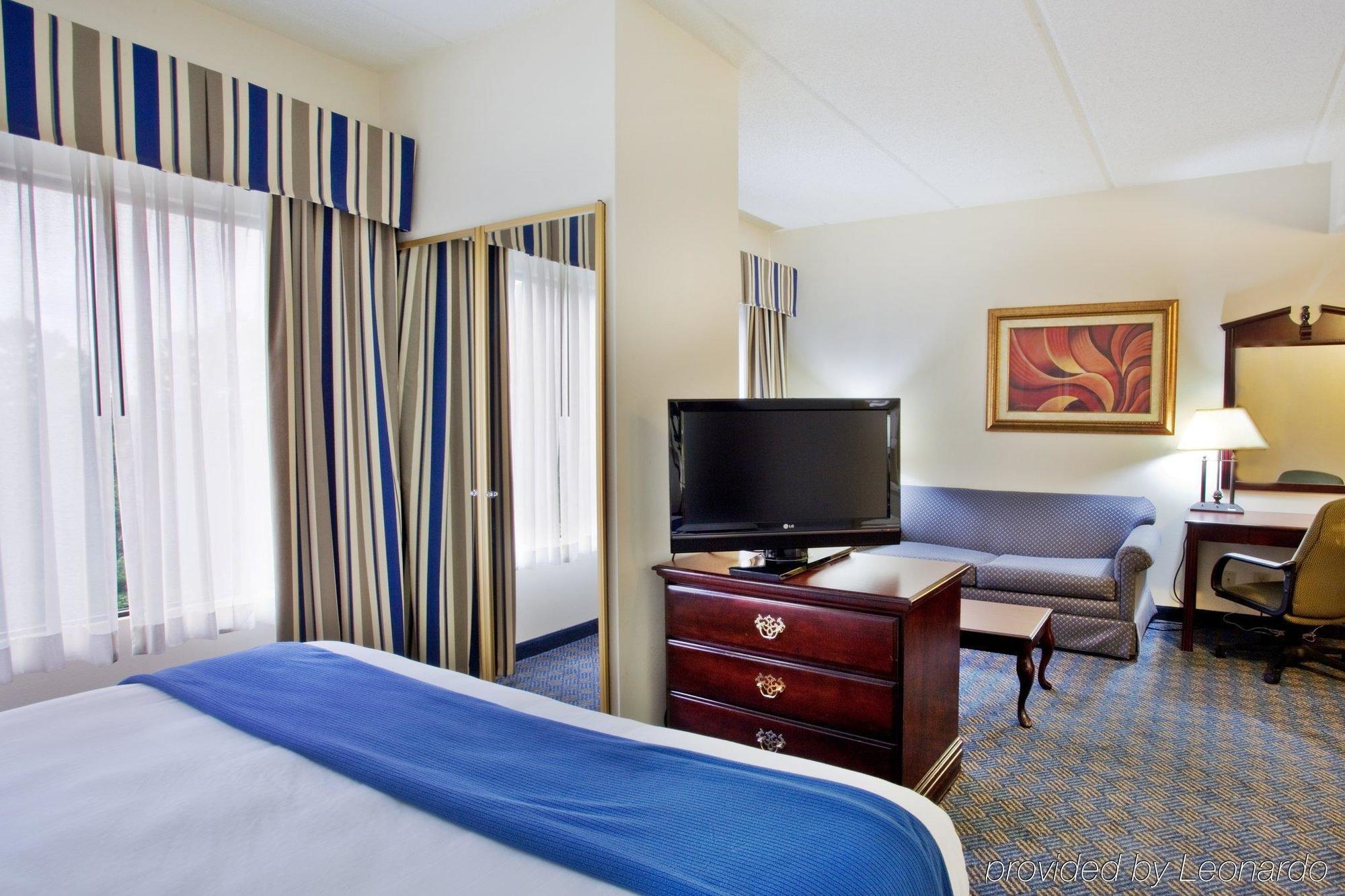 Holiday Inn Express Hotel & Suites Lawrenceville By Ihg Buitenkant foto