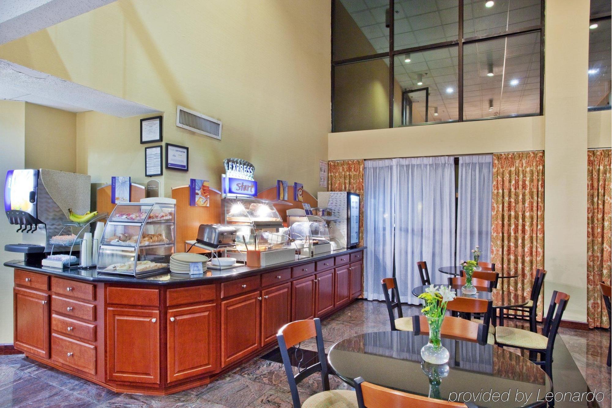 Holiday Inn Express Hotel & Suites Lawrenceville By Ihg Buitenkant foto