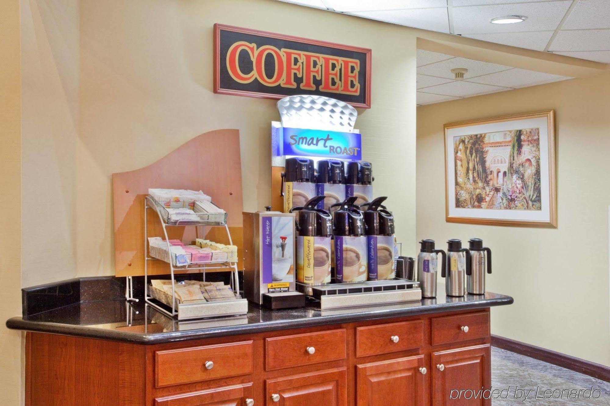 Holiday Inn Express Hotel & Suites Lawrenceville By Ihg Buitenkant foto